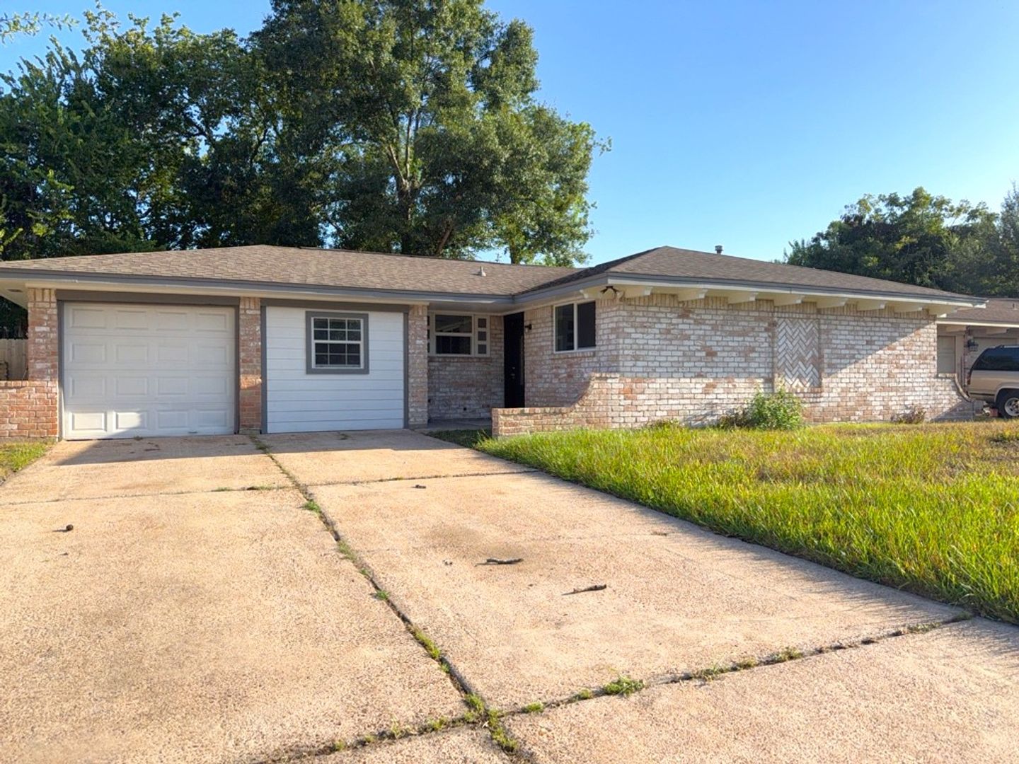Houston House: 1442 Tarberry Rd
