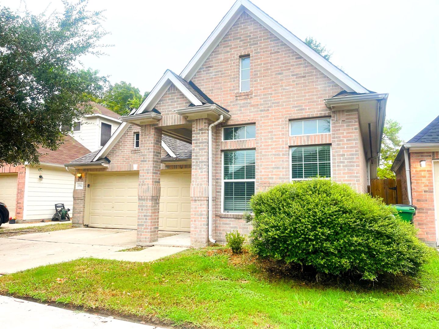 Houston House: 13542 Forest Gully