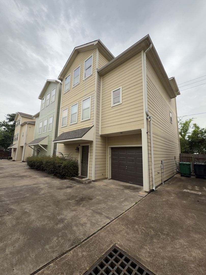 Houston House: 1828 Fletcher St