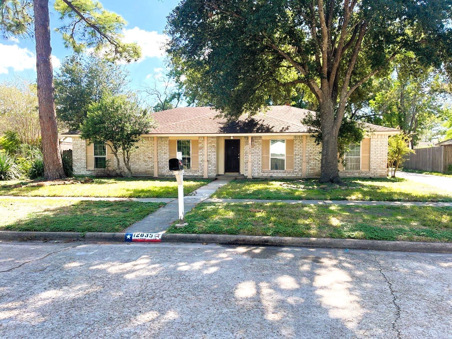 Houston House: 12835 Pantano Dr