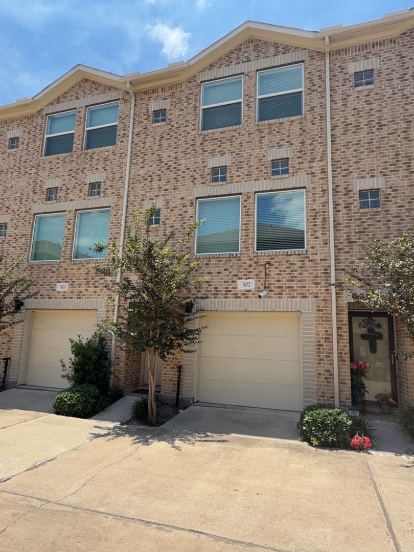 Houston House: 8705 Bryam St Apt 502