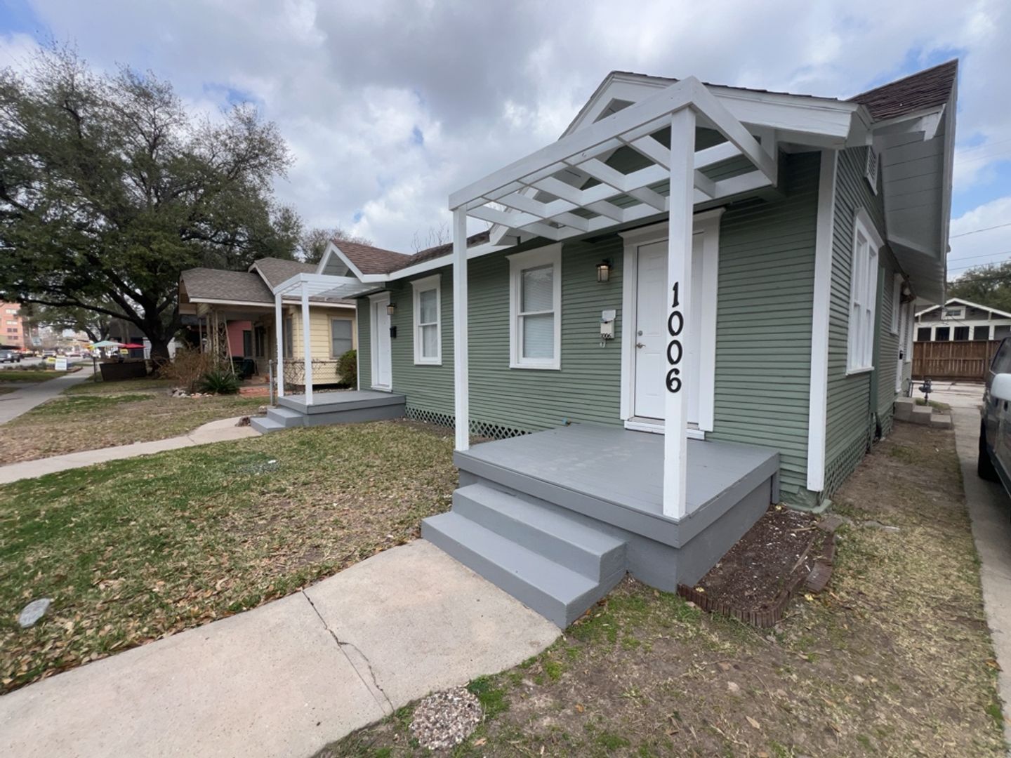Houston House: 1006 Studewood St