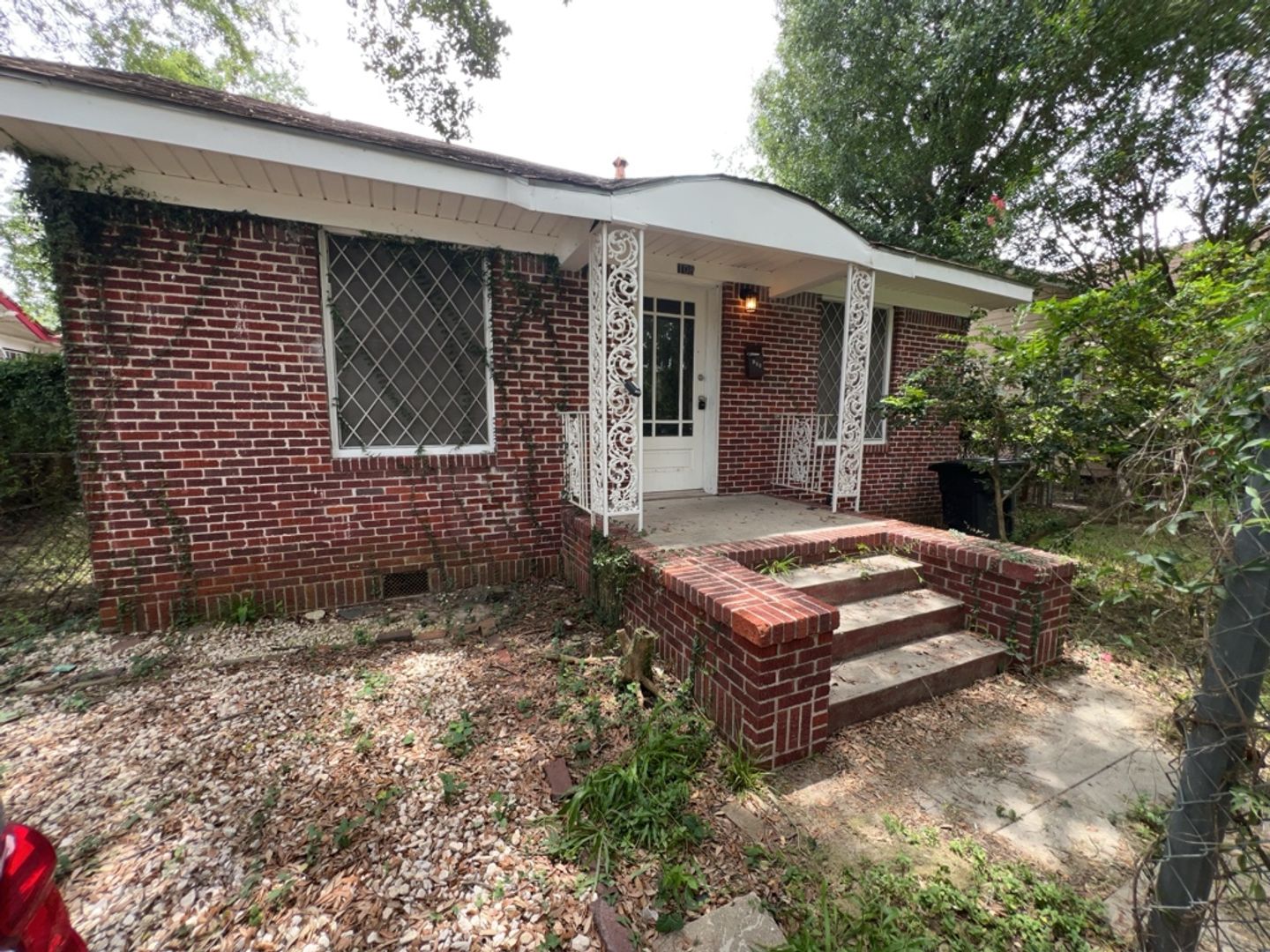 Houston House: 108 Bedford St