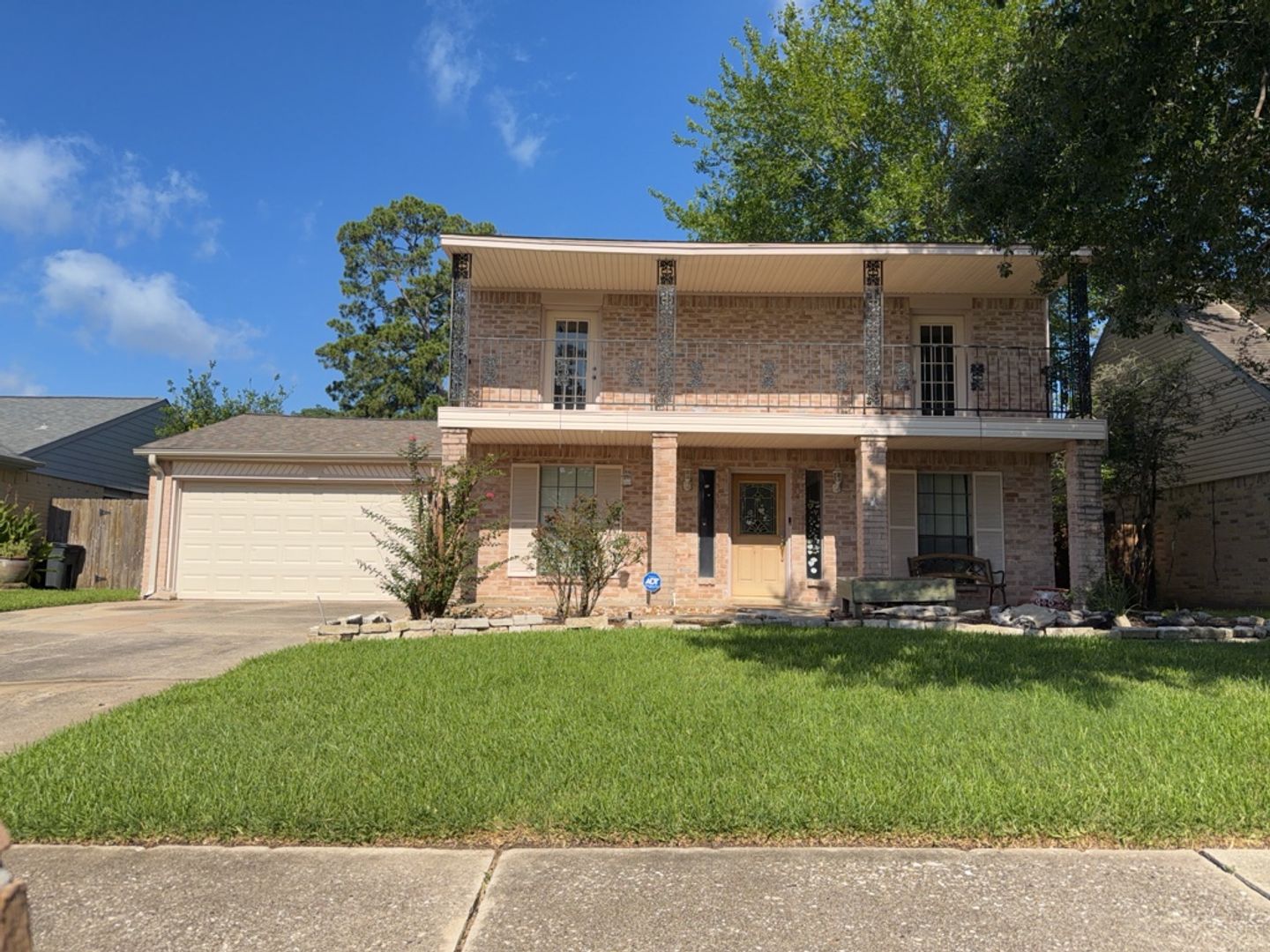 Spring House: 18507 Sweetmeadow Dr