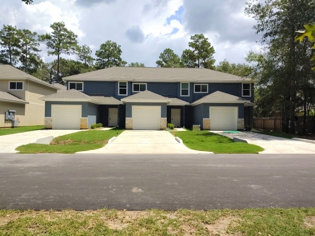 Roman Forest House: 626 Magnolia Bend