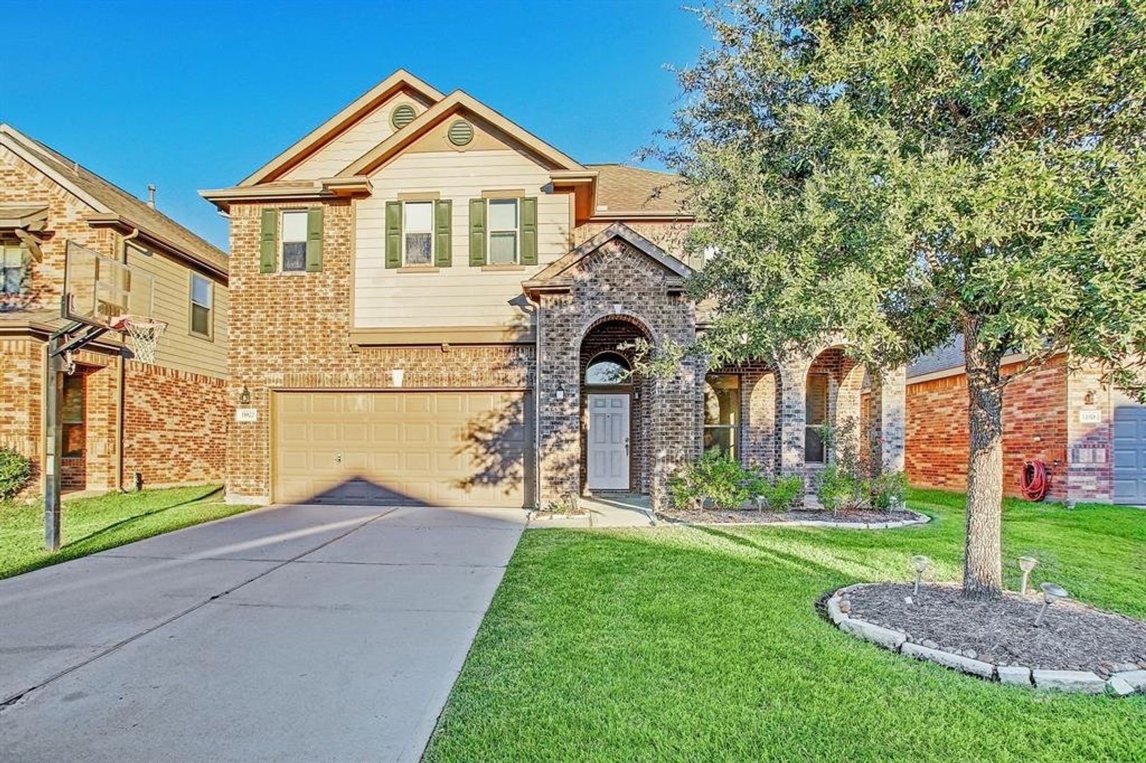 Richmond House: 11022 Avery Oaks Ln