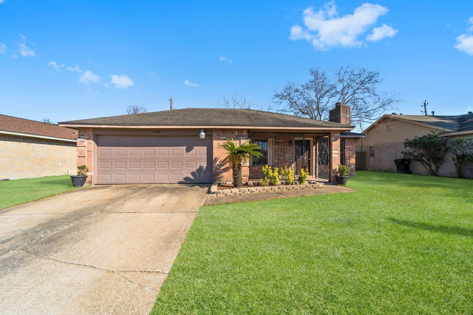 Houston House: 13806 Long Glen Dr