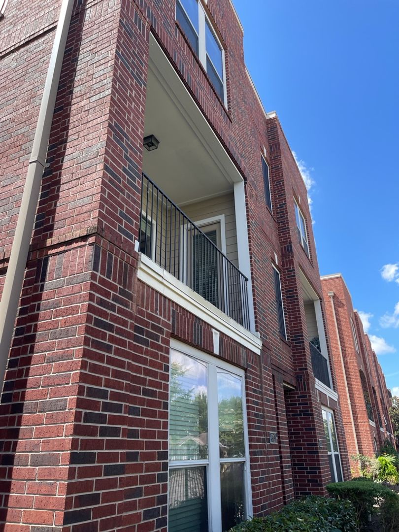 Houston House: 2313 Hutchins St