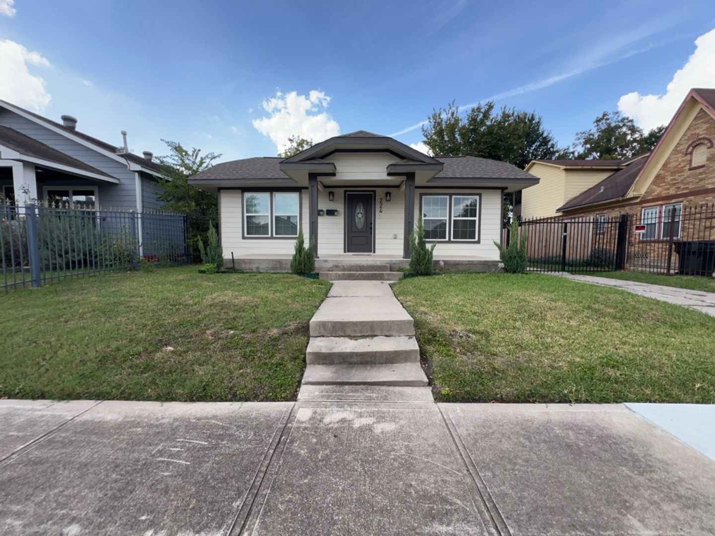 Houston Apartment: 224 Everton St