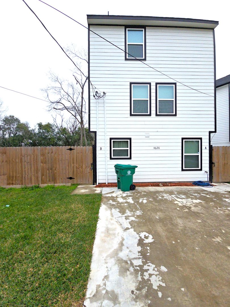 Houston House: 4626 Shreveport Blvd - Unit A