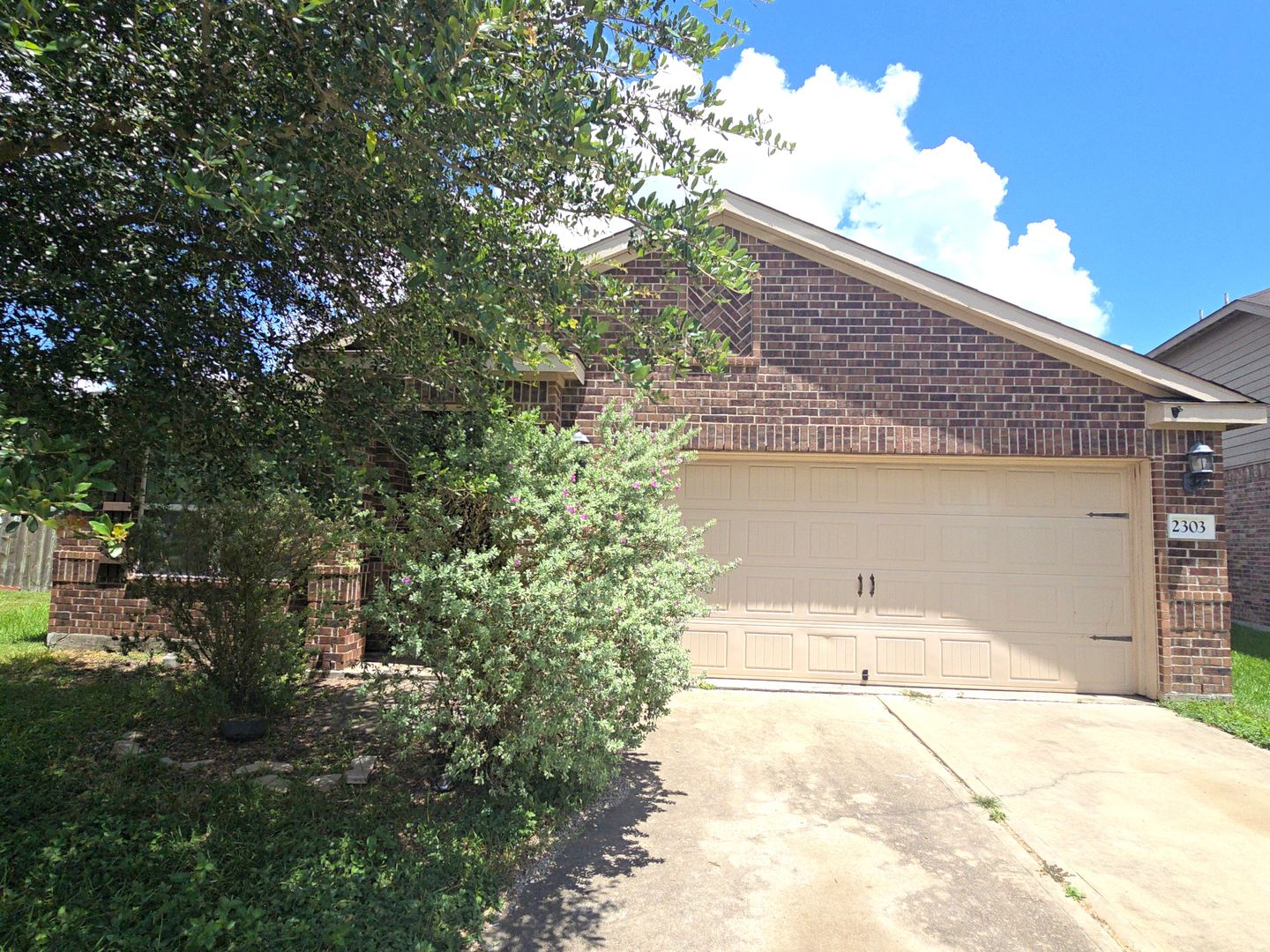 Richmond House: 2303 Golden Brandy Lane