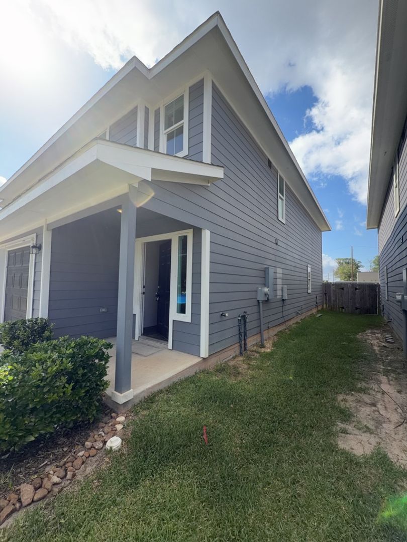Willis Apartment: 505 Hines Ave