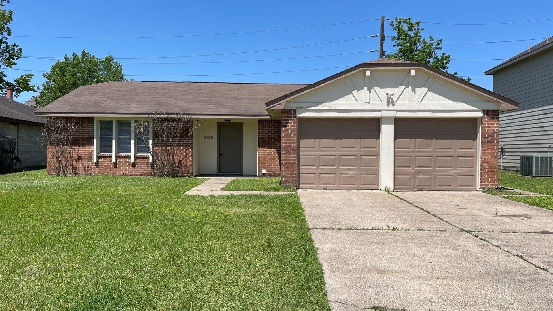 Crosby House: 306 Aft Way