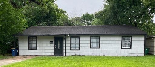 3 Bedroom Rental – 8303 Saint Lo, Houston, TX 77033