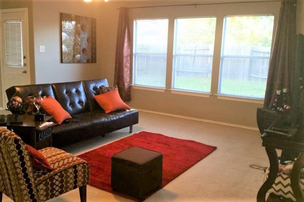 Humble House: 11323 Harbour Lake Ct