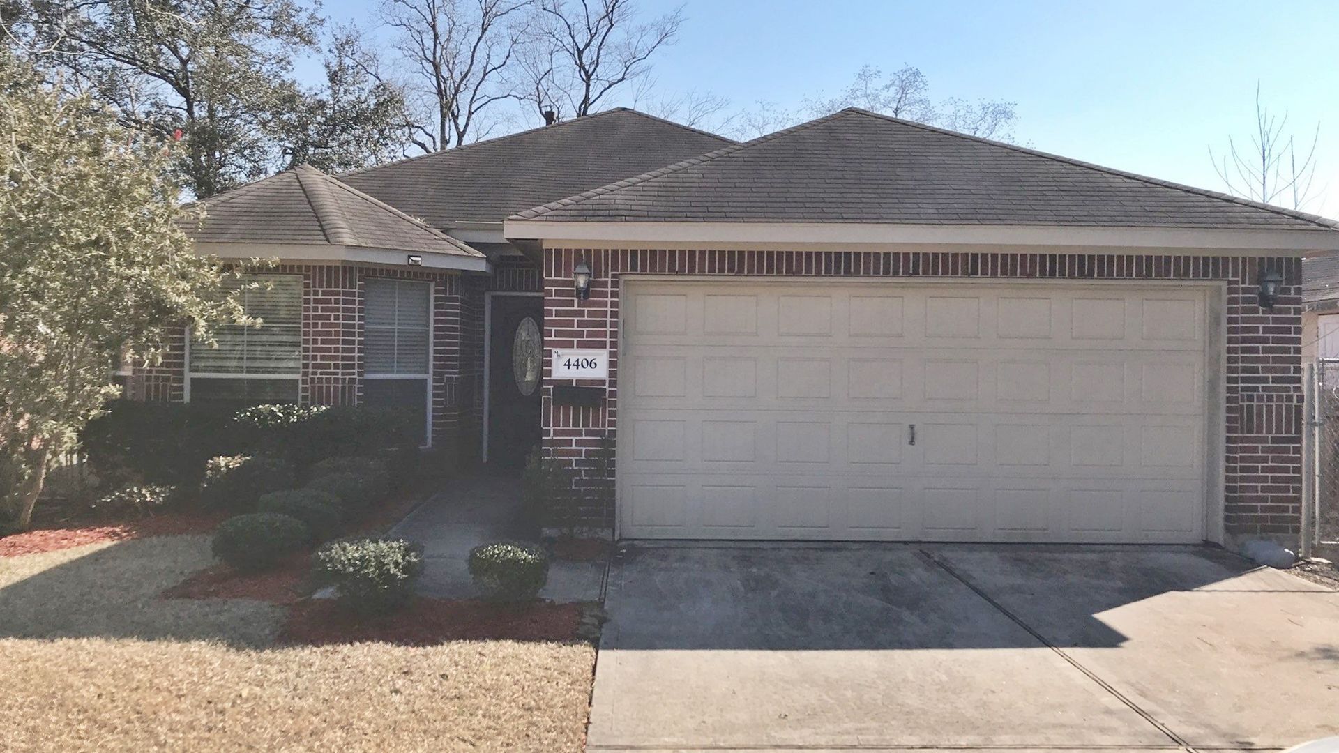 Houston House: 4406 Davenport St