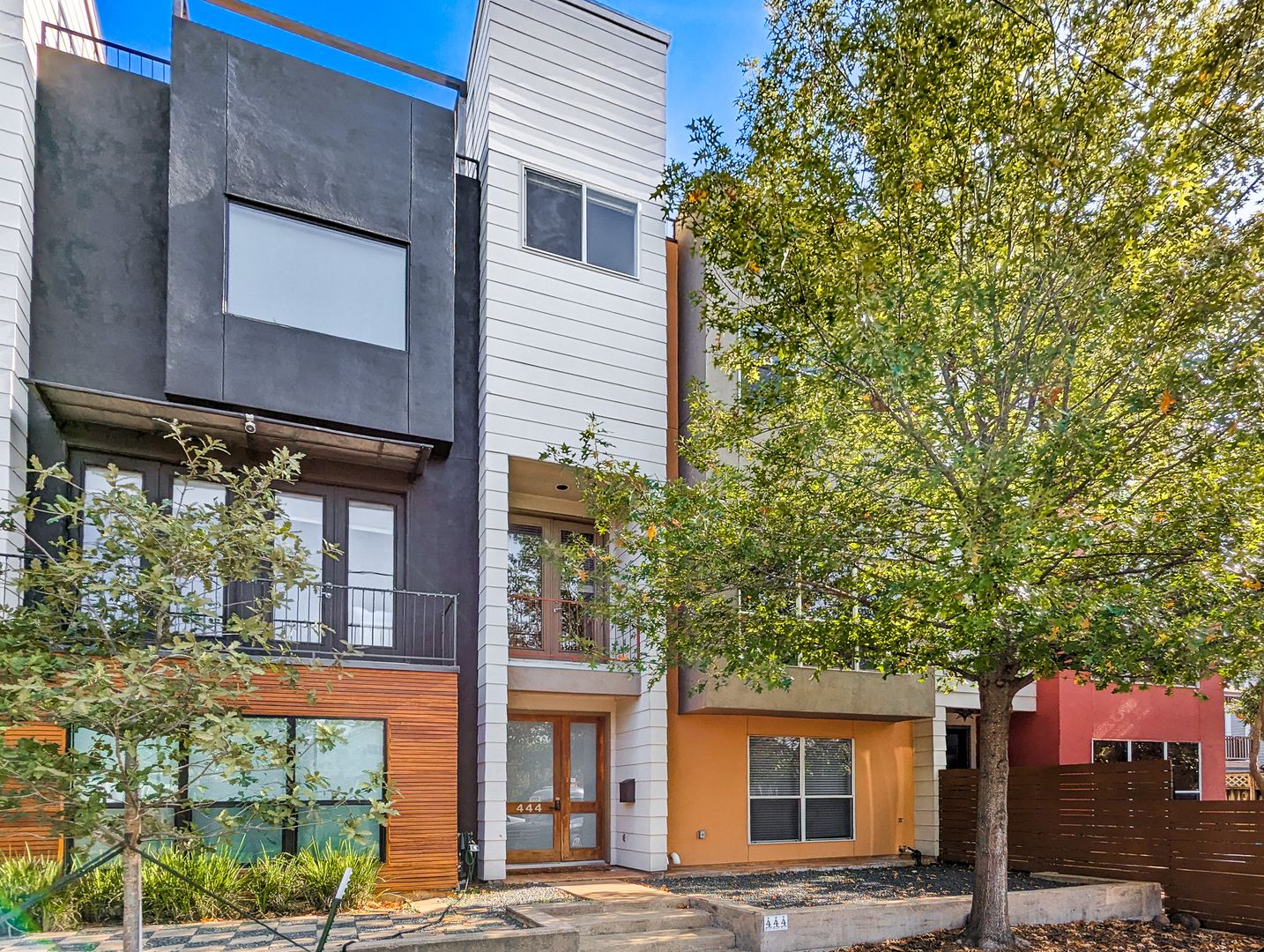 Houston House: 444 Oxford St