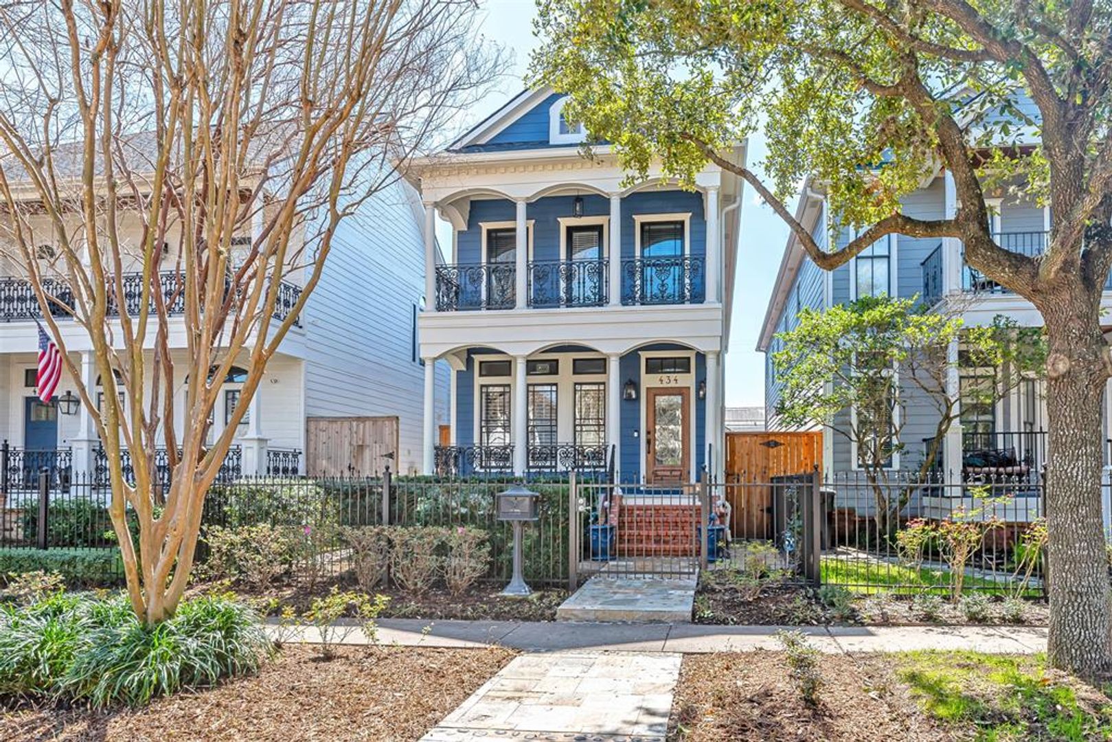 Houston House: 434 W 18th St.