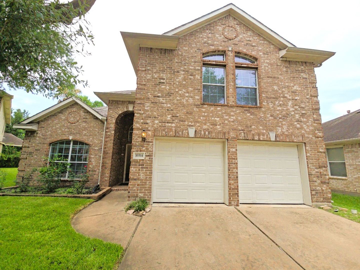 Houston House: 16514 Bluff Springs Dr
