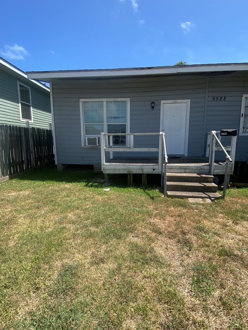 Galveston Apartment: 5523 Avenue O 1/2