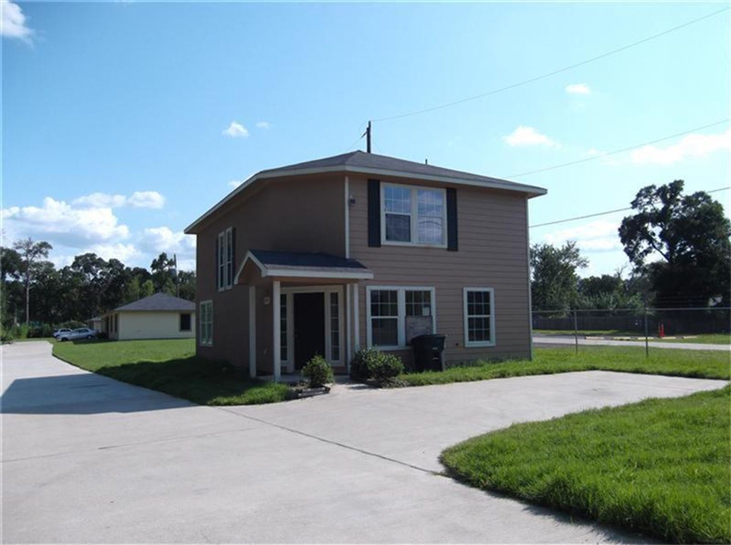 Houston House: 2627 Desoto Square Dr