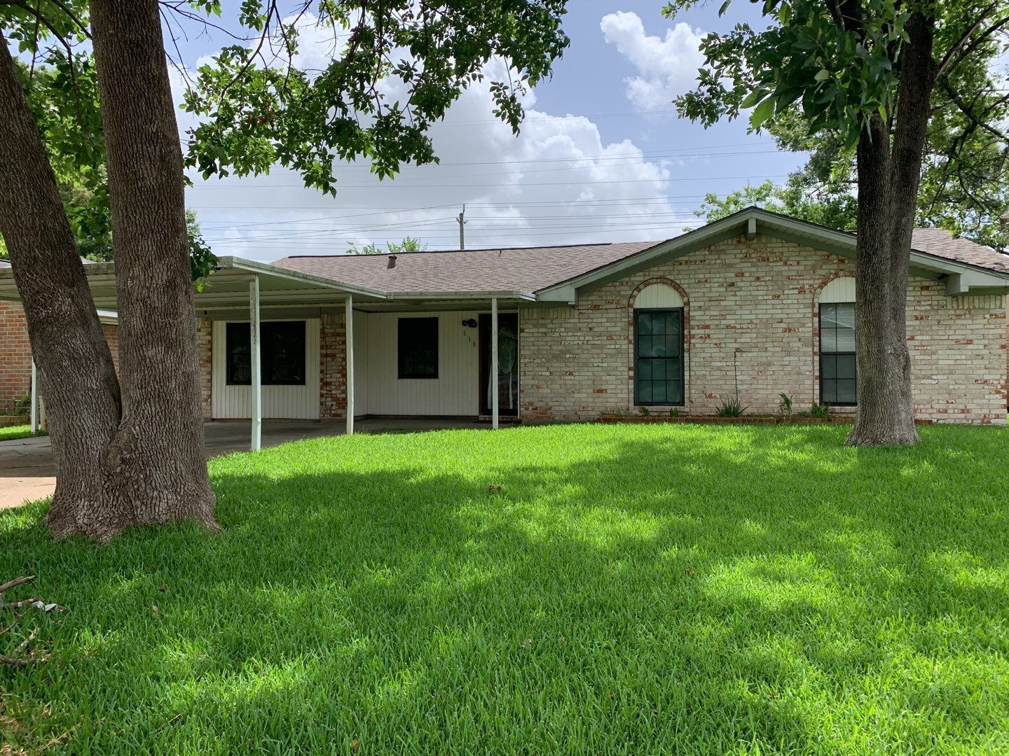 Channelview House: 618 Overbluff St