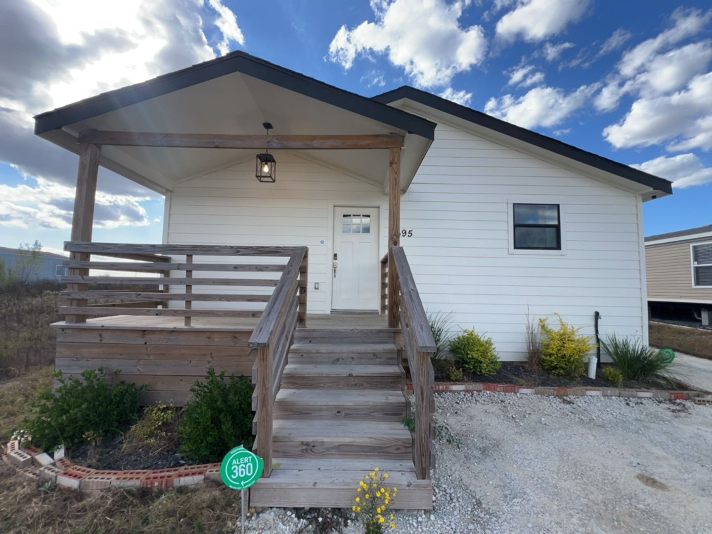 Clevland House: 695 Road 5707