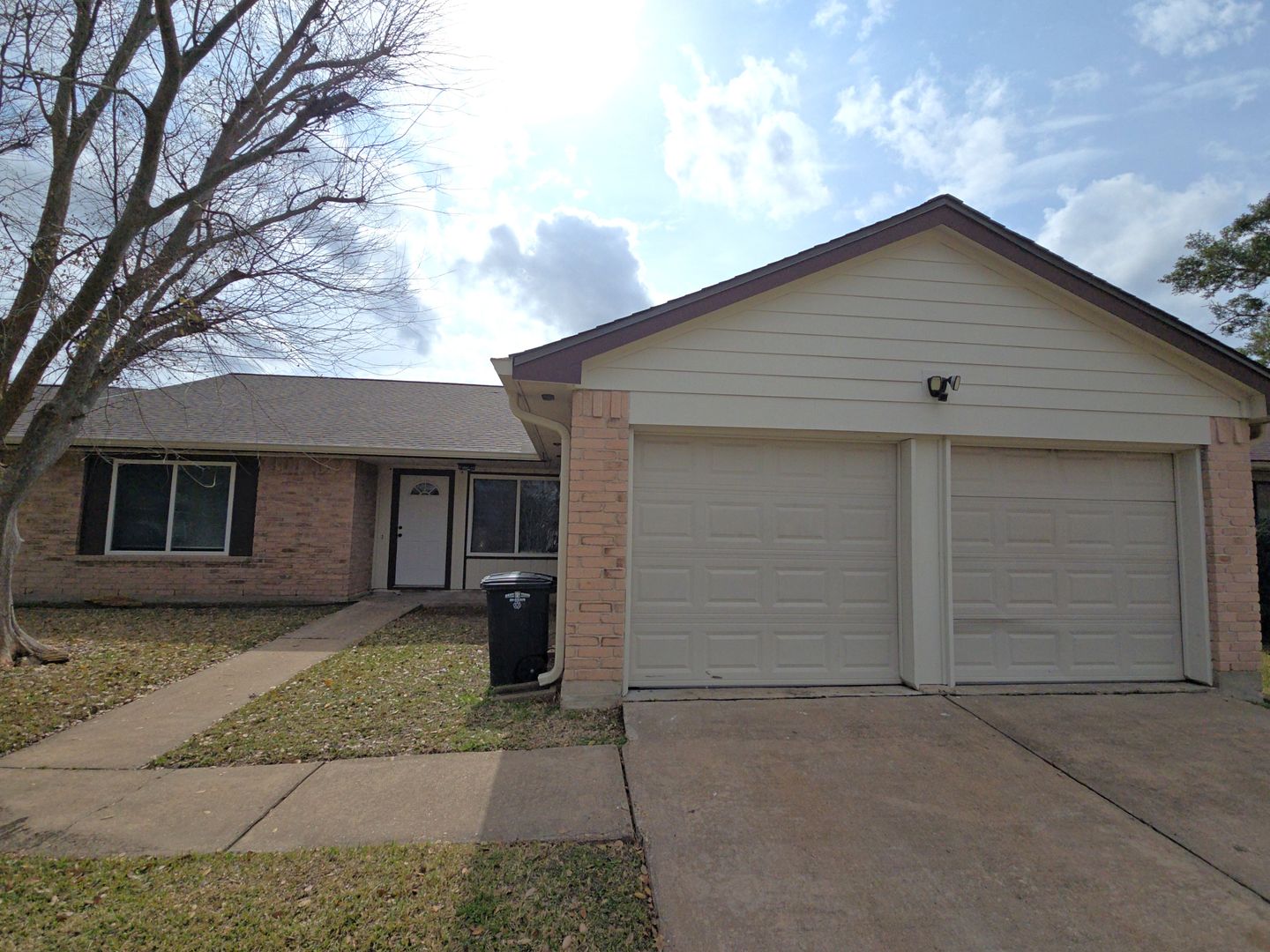 Houston House: 19415 Southaven Dr