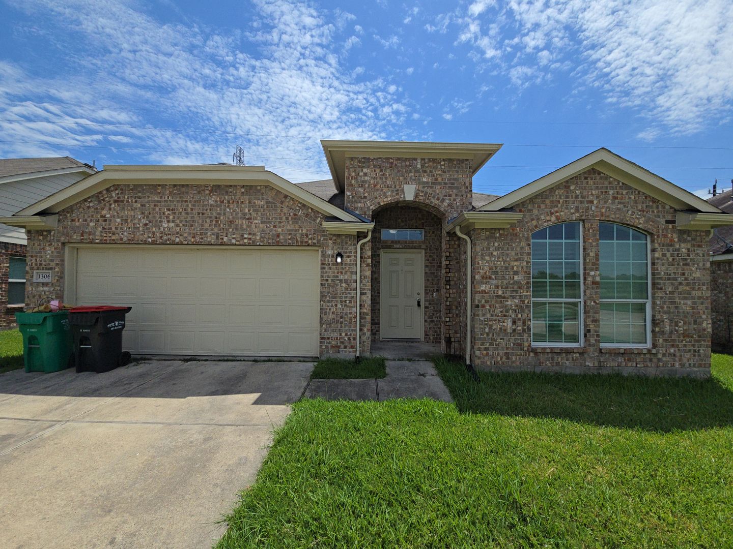Baytown House: 1306 Squire Dr