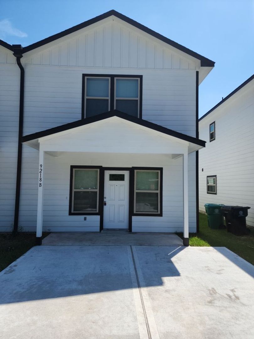 Houston Apartment: 9218 Nyssa Street