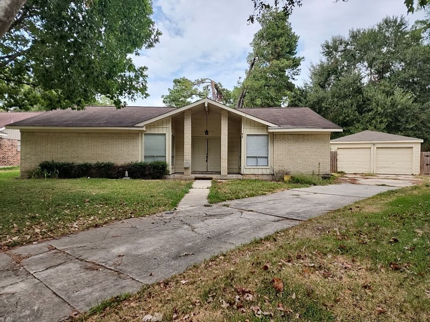 Spring House: 22714 Bayou Elm Dr