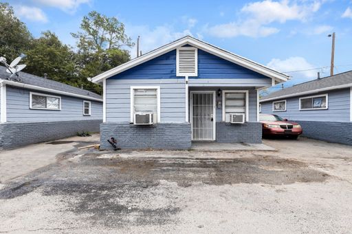 Hurry! Plan your viewing right away! Fully Renovated 2 bedroom 1 bath Ranch Style Homes in a Great Location. – photo 1