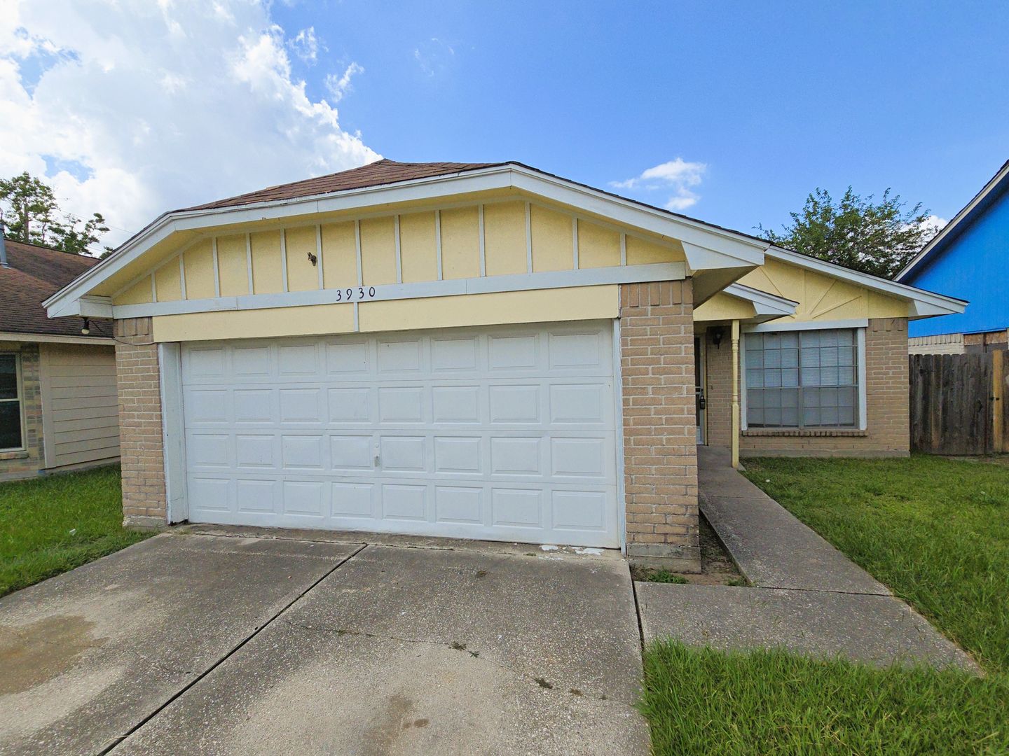 Houston House: 3930 Mohlerbruk Dr