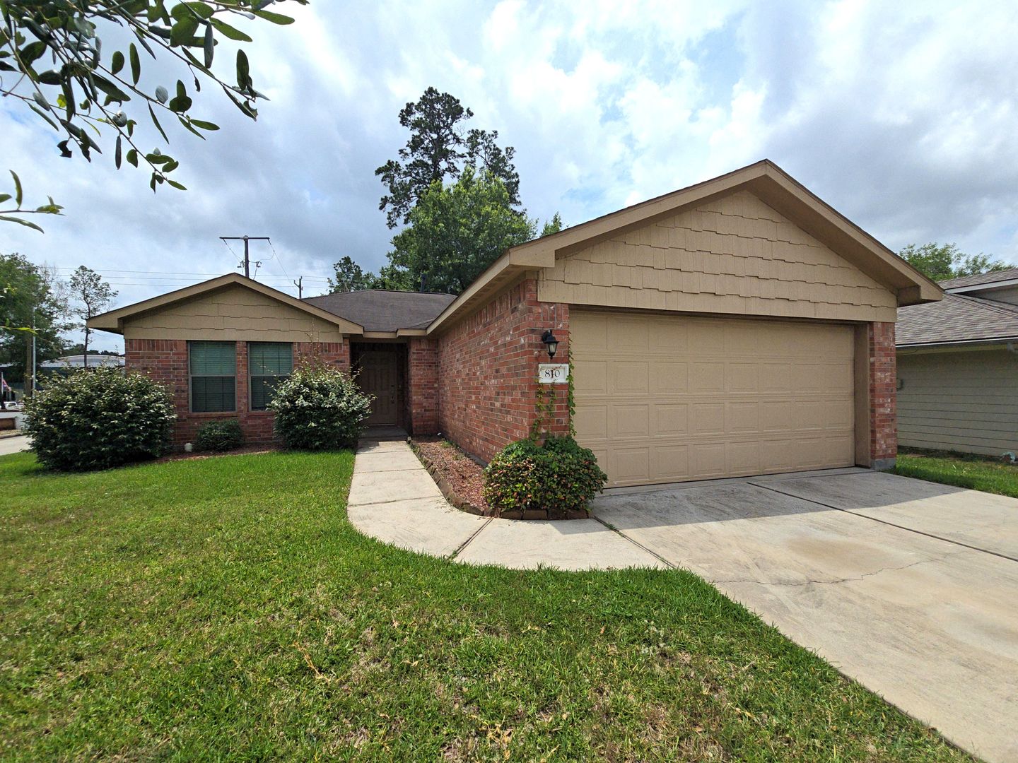 Conroe House: 810 Lightning Bug