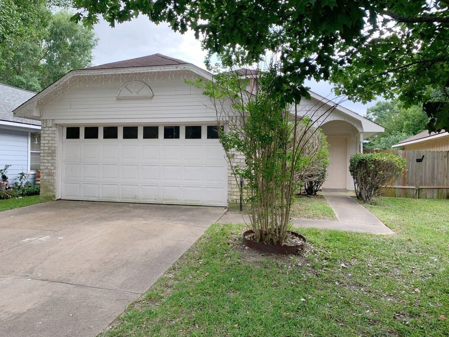 Houston House: 13711 Carsa Ln
