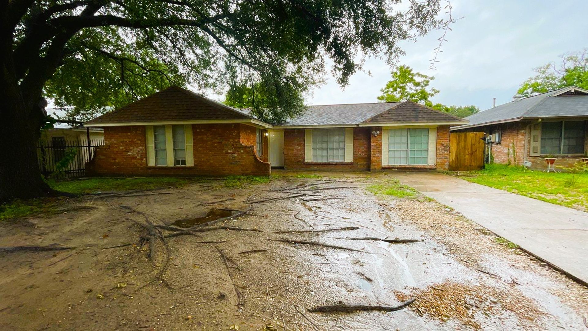 Houston House: 919 Progreso Dr.