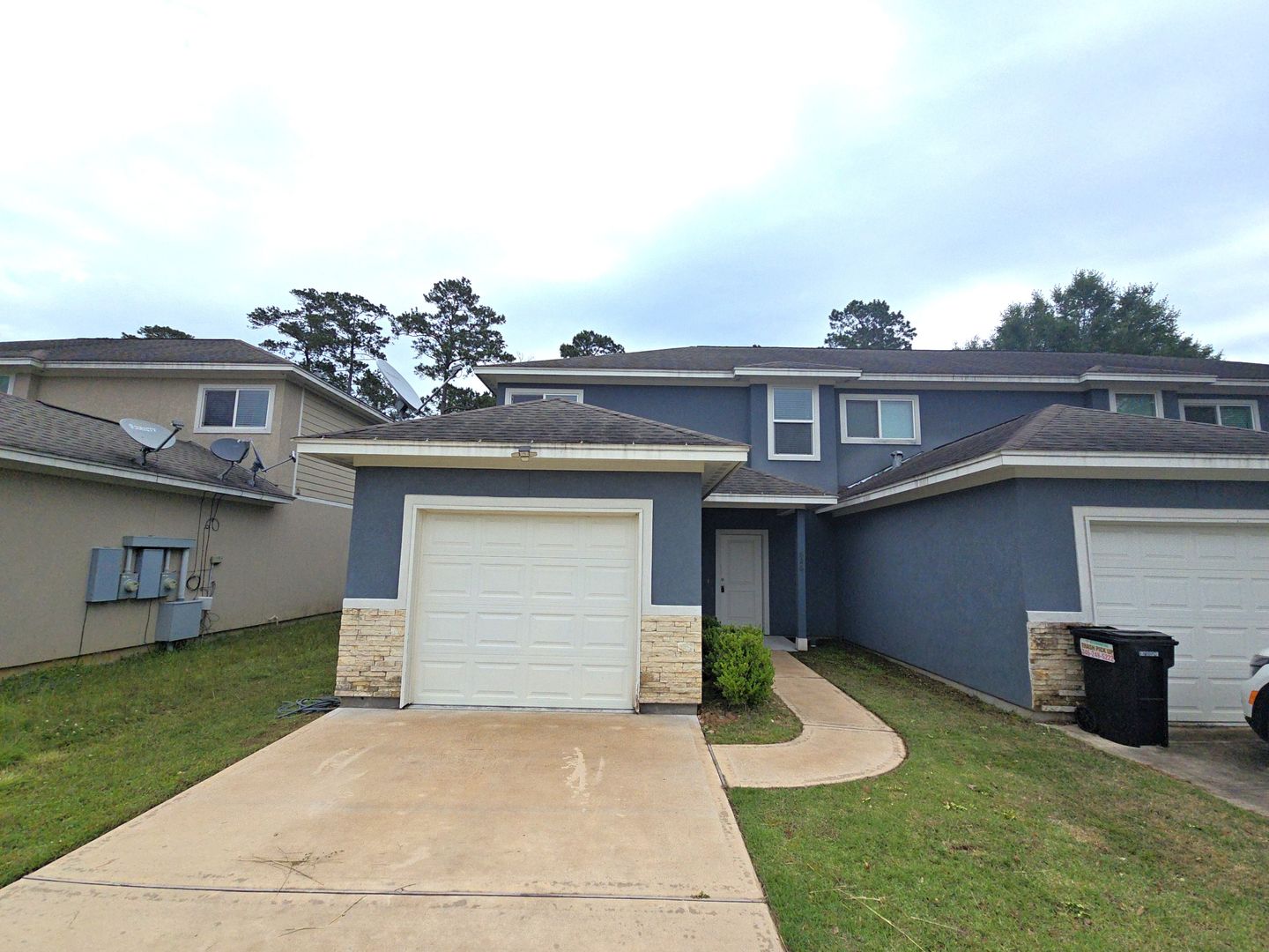 Roman Forest House: 626 Magnolia Bend