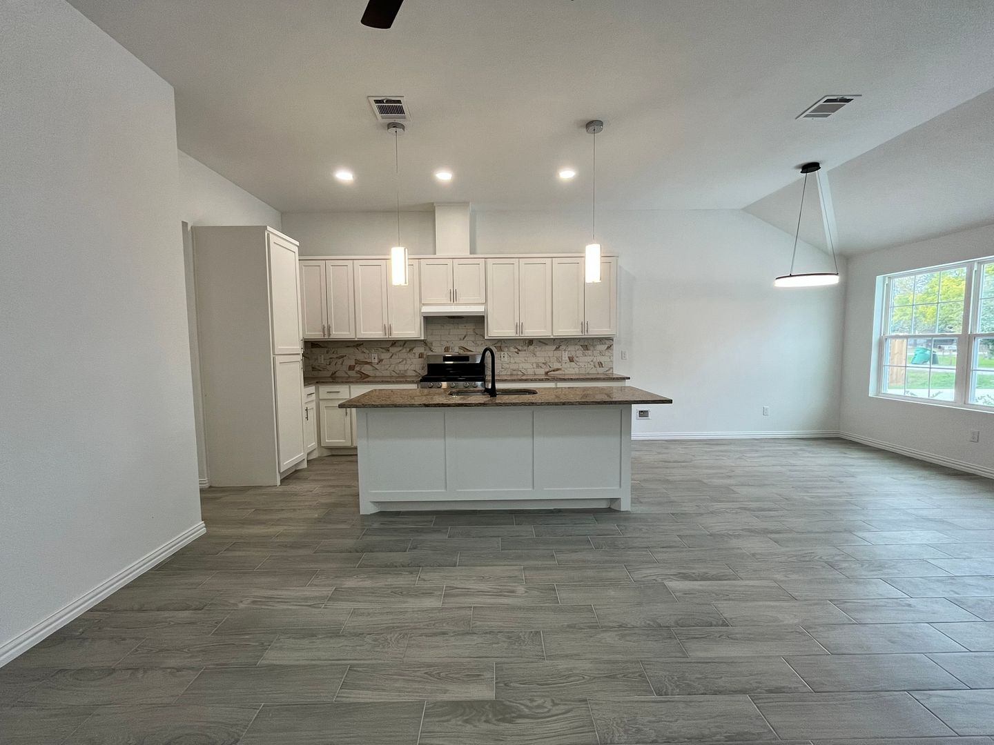 Howell St 5706-A 8 of 12