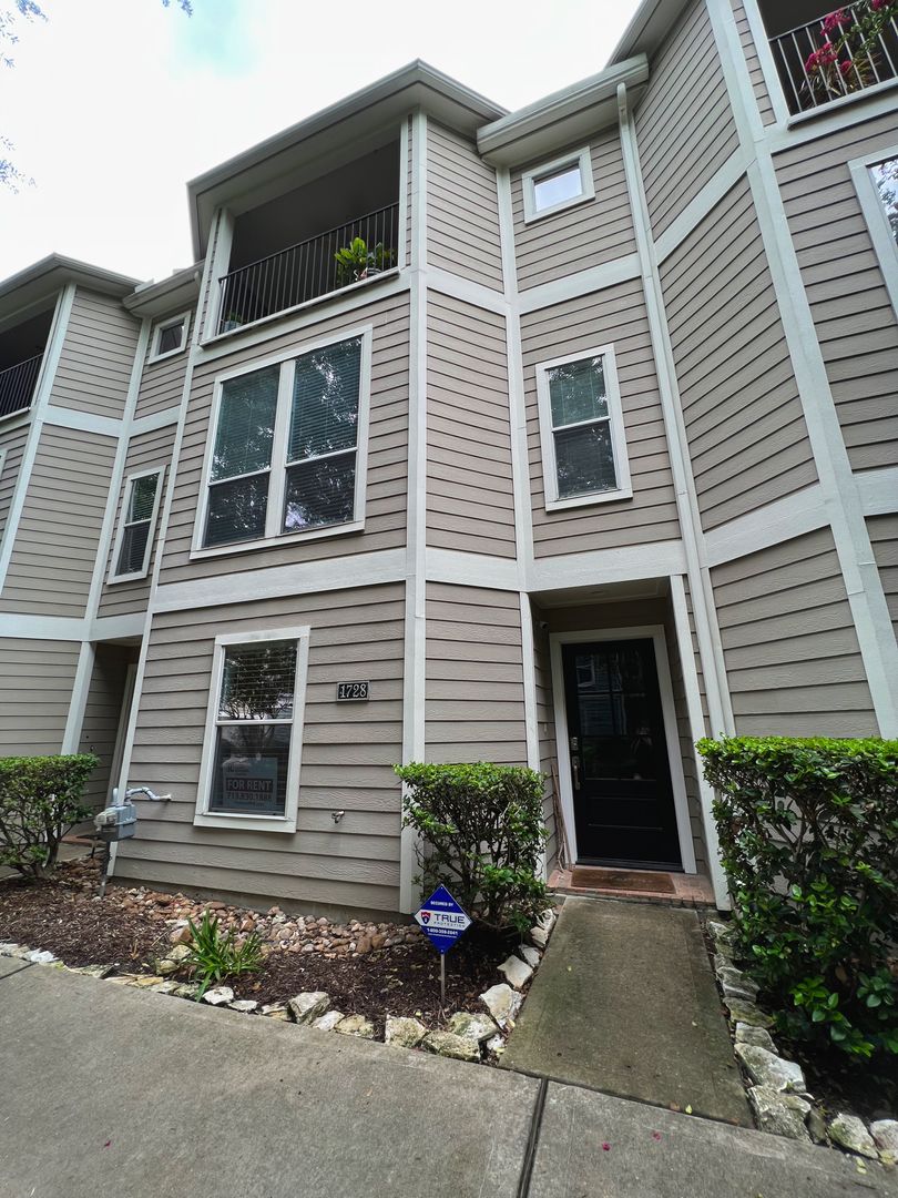 Houston House: 1728 Bevis St.