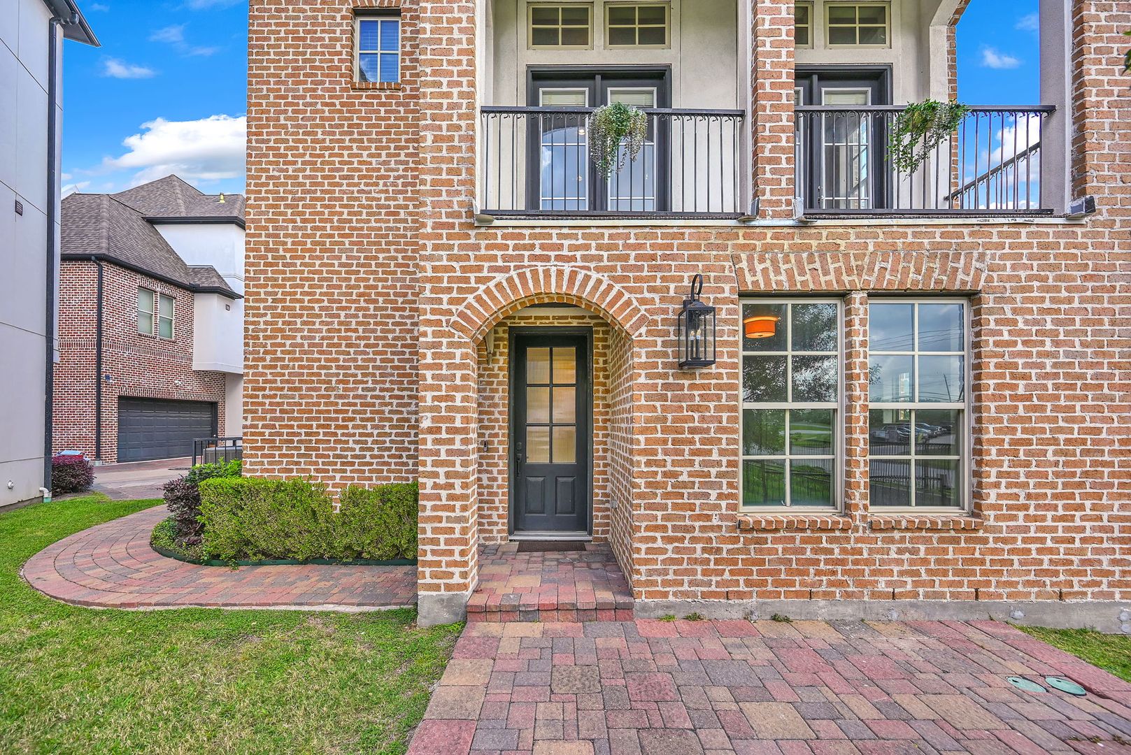 Houston House: 9644 Knight Rd