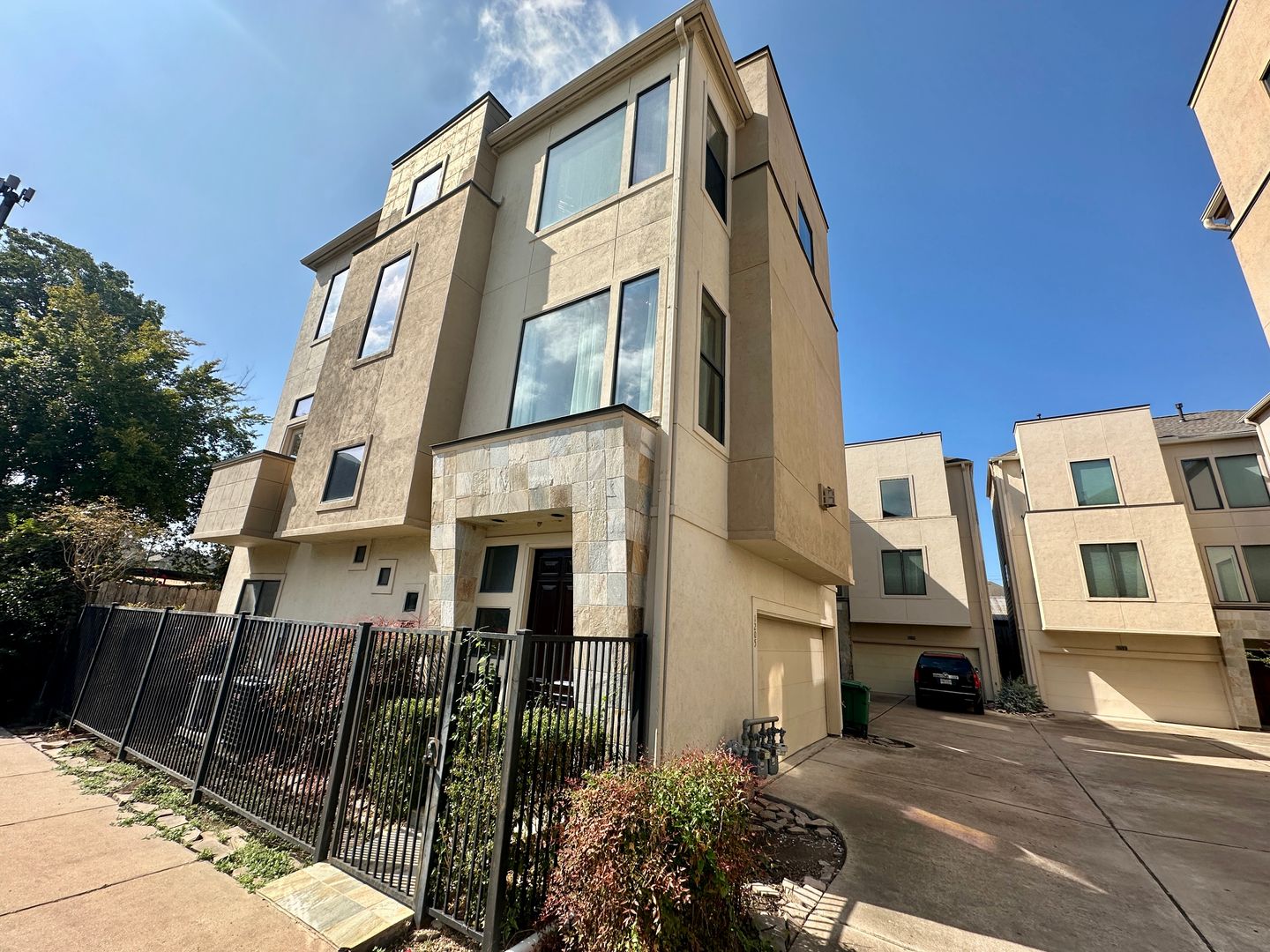 Houston House: 1205 Birdsall St