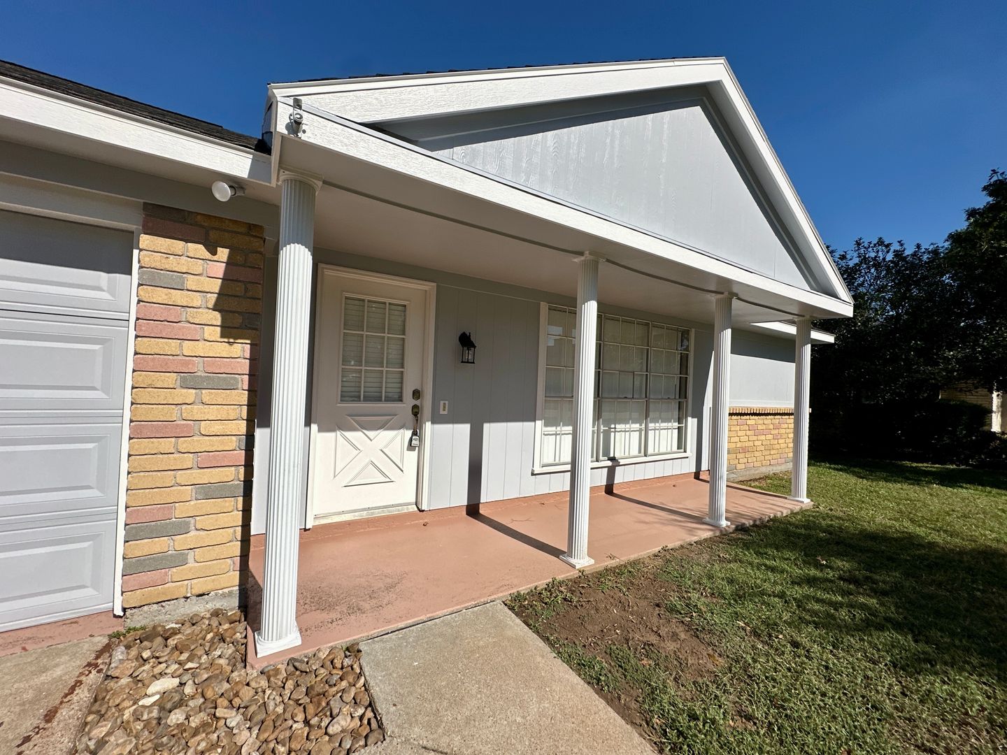 Houston House: 18074 Glenledi Dr