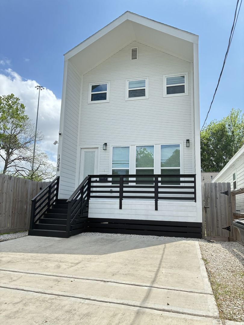 Houston Townhome: 1404 E 31st St Unit B