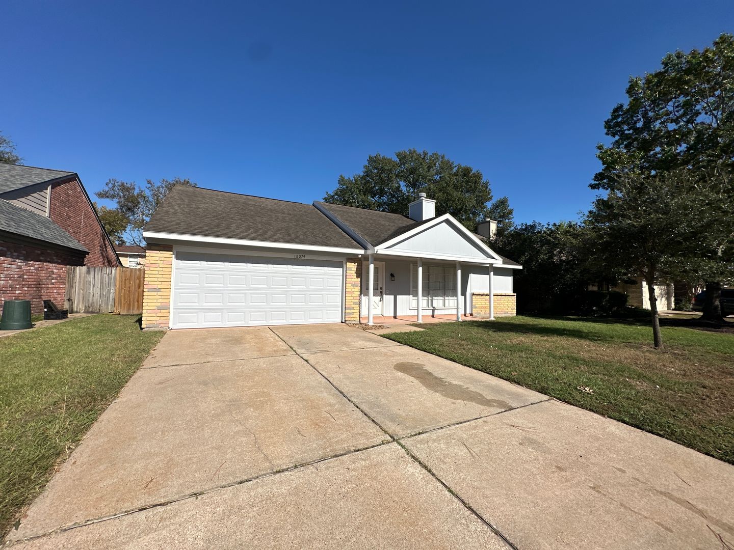 Houston House: 18074 Glenledi Dr