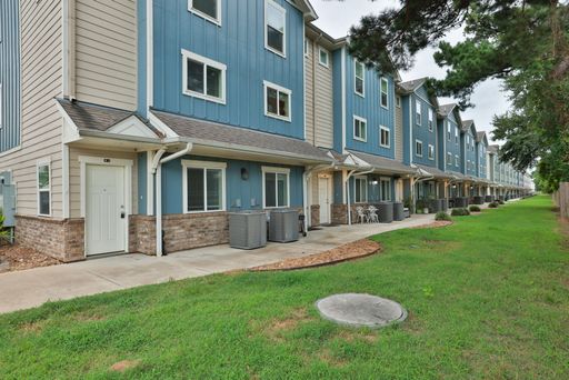 For Lease Housing Vouchers Accepted | 3 Bed, 2.5 Bath | 1,681 Sq Ft | Bridgestone Crossing | – photo 1