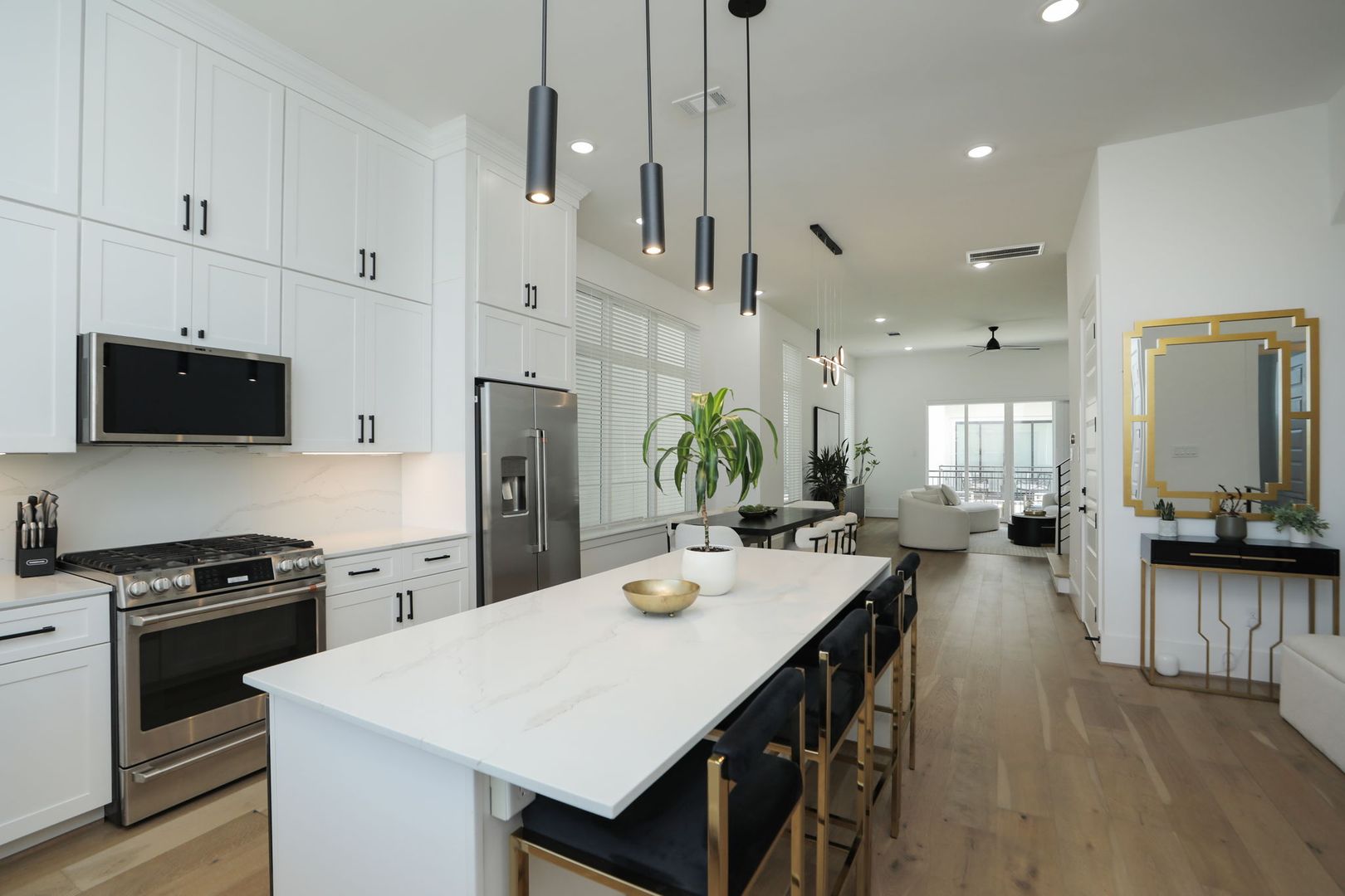 Houston House: 5704 Fairdale Ln Unit B