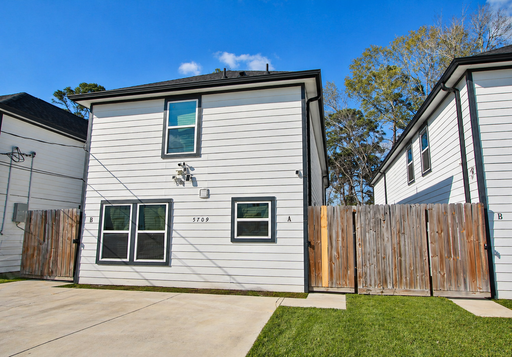 For Lease-Housing Vouchers Accepted | 3 Bed, 2 Bath | 1,150 Sq Ft | Warwick Place | – photo 1