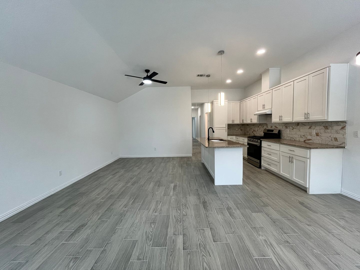 Howell St 5706-A 9 of 12