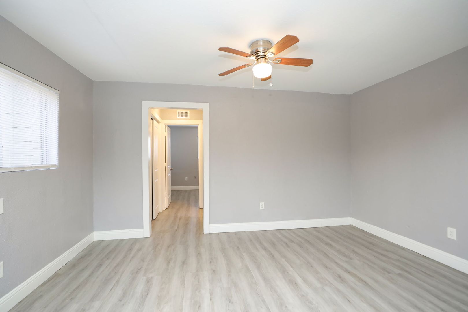 Colonial Ln 8127 Unit 2 3 of 12