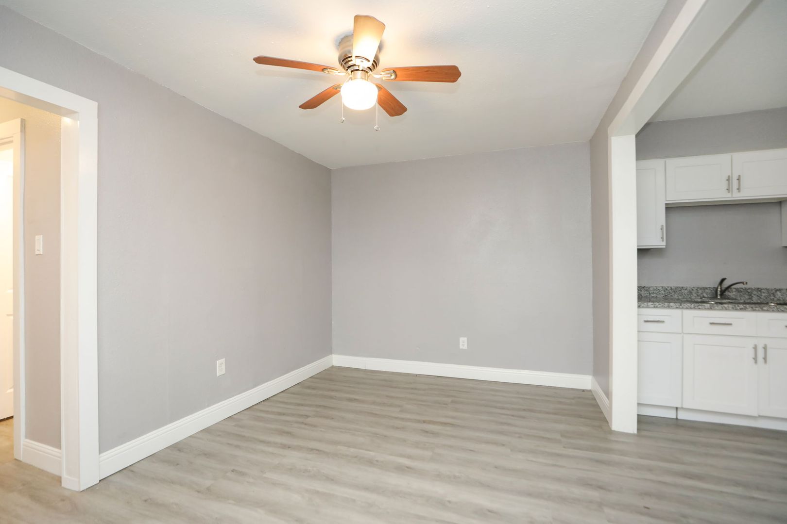 Colonial Ln 8127 Unit 2 4 of 12